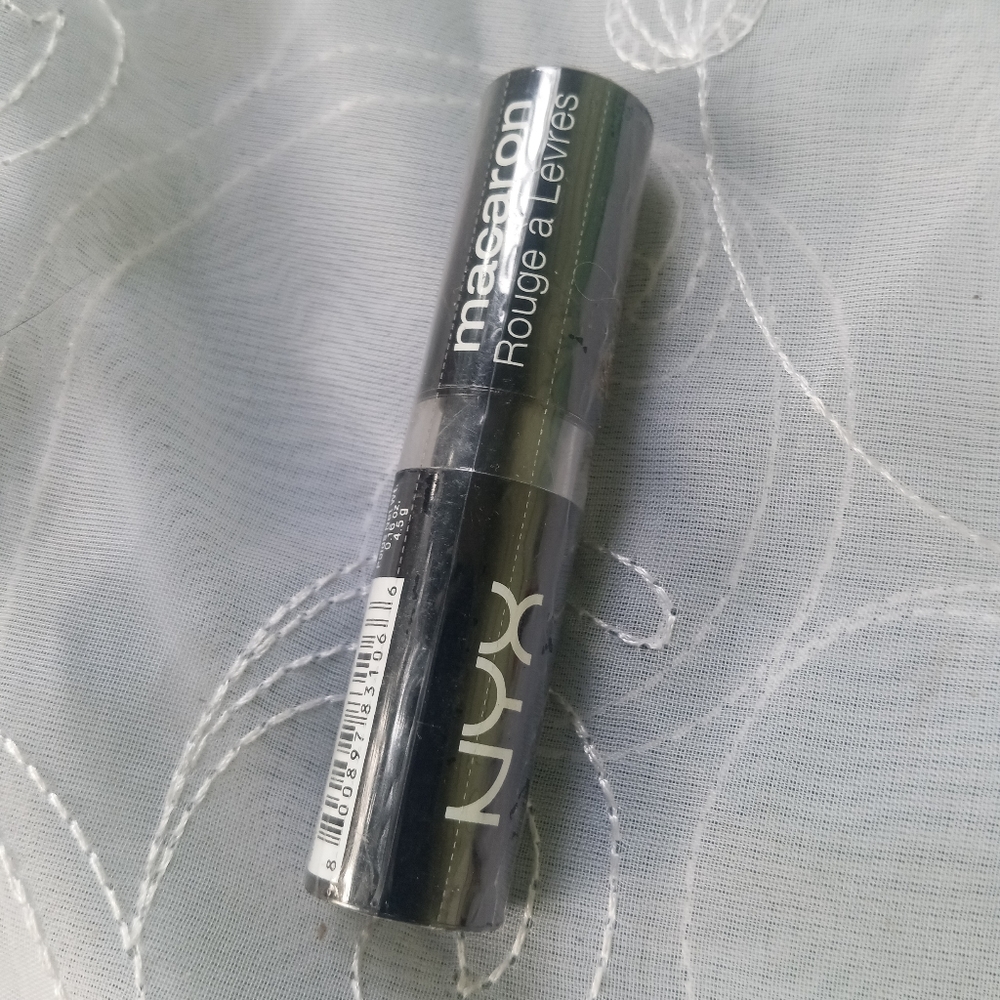 NYX "macaron lippies" (BNIP)